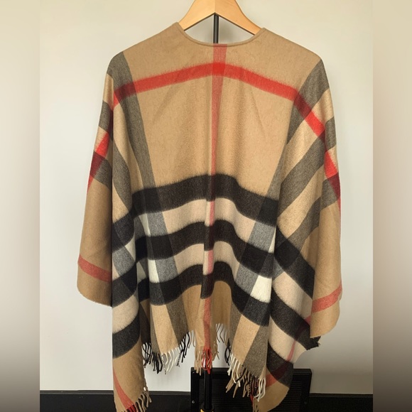 Burberry cape - Picture 2 of 4